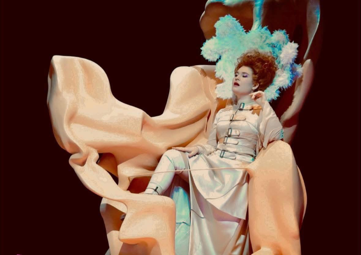 Karolina Bengtsson as Belisa in In seinem Garten liebt Don Perlimplín Belisa, Oper Frankfurt