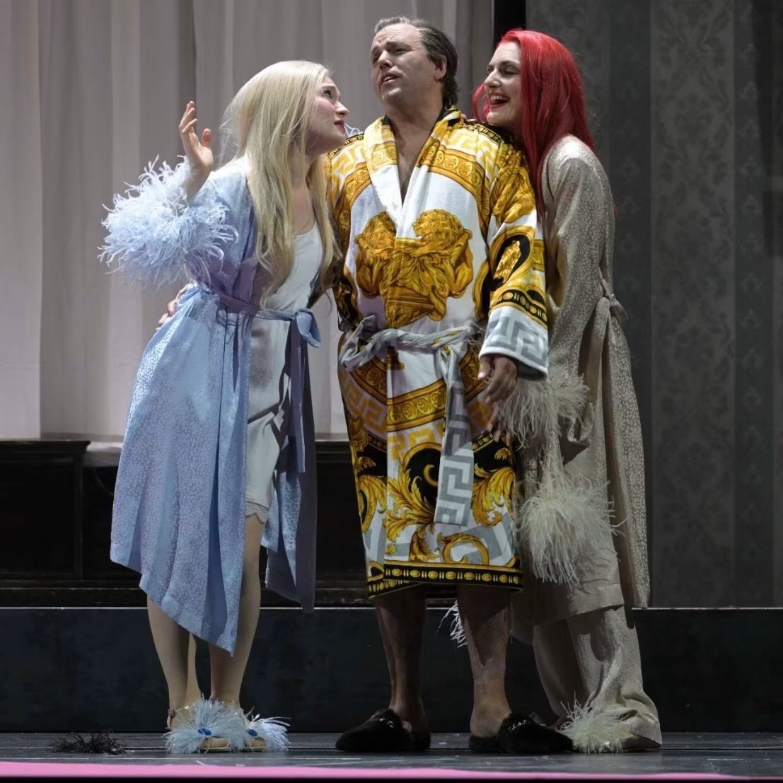 Karolina Bengtsson as Fiordiligi in Così fan tutte, Oper Frankfurt